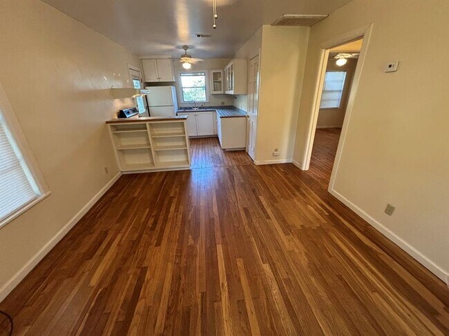 Photo - 2815 Crest Ave