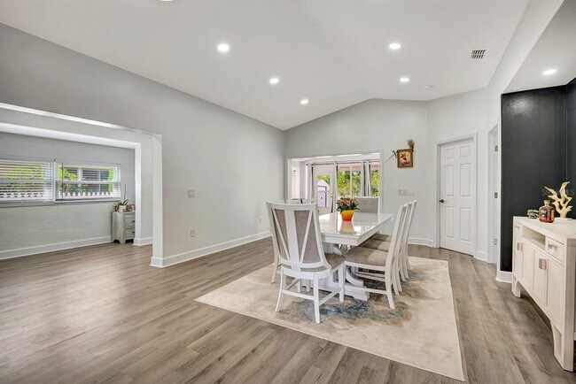 Photo - 5304 72nd St E