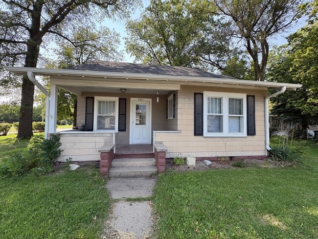 Photo - 2209 Hawthorne Ave