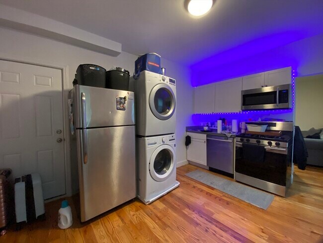 Building Photo - 417 Cardinal Medeiros Ave Unit 2 Rental