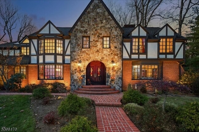 Photo - 545 Johnston Dr