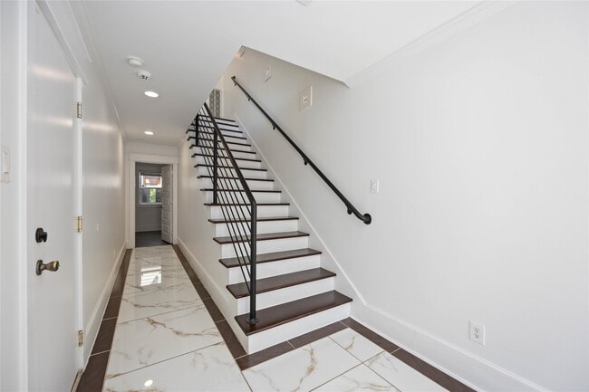 Photo - 2211 Detering St Unit B