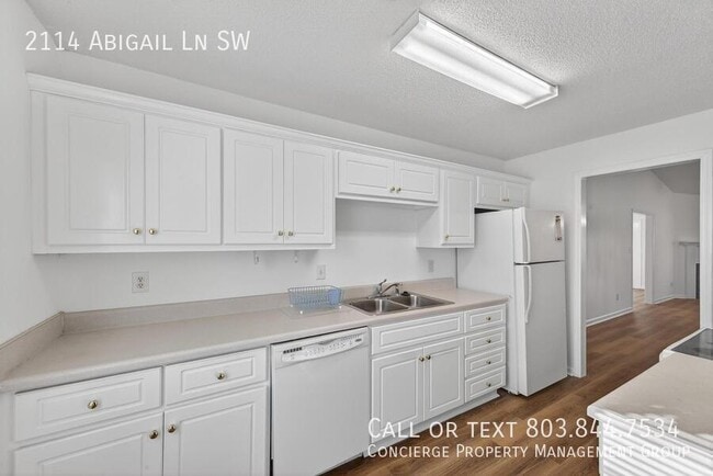 Photo - 2114 Abigail Ln SW