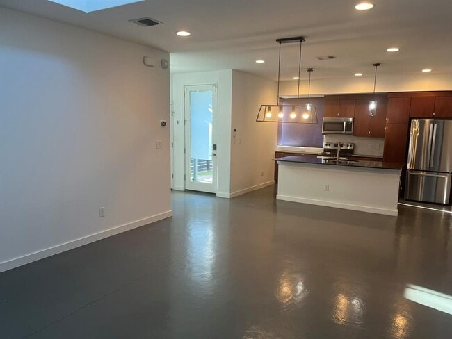 Photo - 1105 Altum St