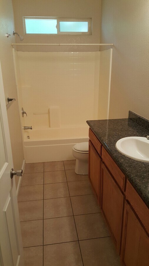 Baño - Tuolumne/Yosemite Duplex