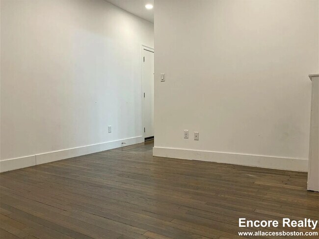 Photo - 11 Peterborough St Unit 5