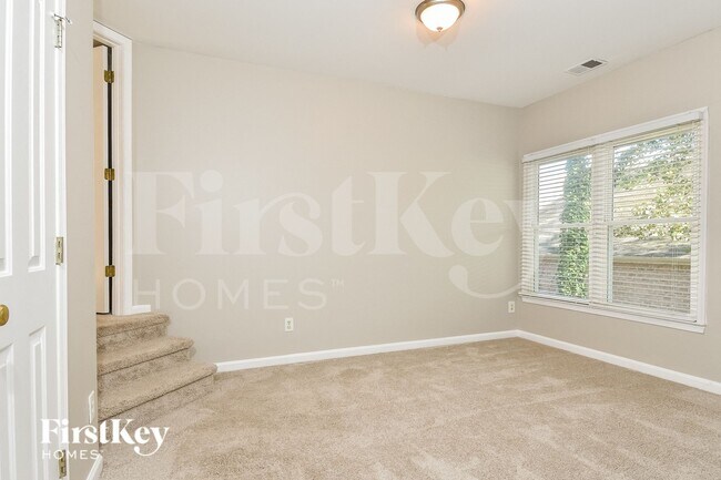 Photo - 5102 Birnamwood Trail