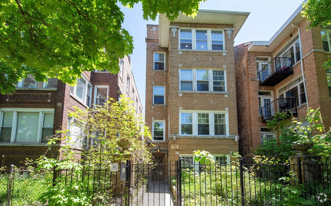 Building Photo - 4825 N Sawyer Ave Rental