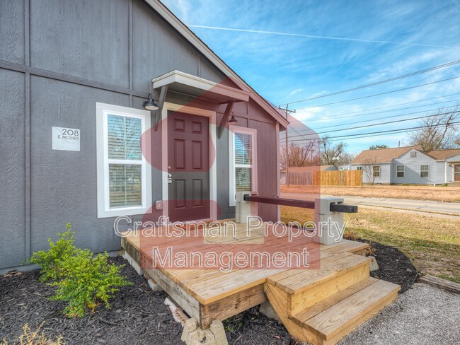 Photo - 208 E Mosier St