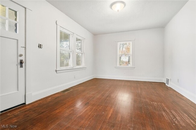 Photo - 12 Bouquet Ave