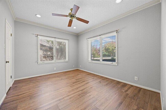 Photo - 114 Paragon Ct