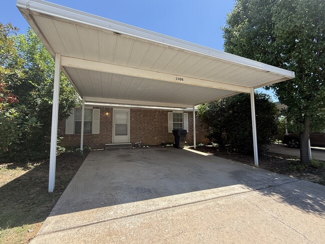 Building Photo - 2408 Cimmaron Dr