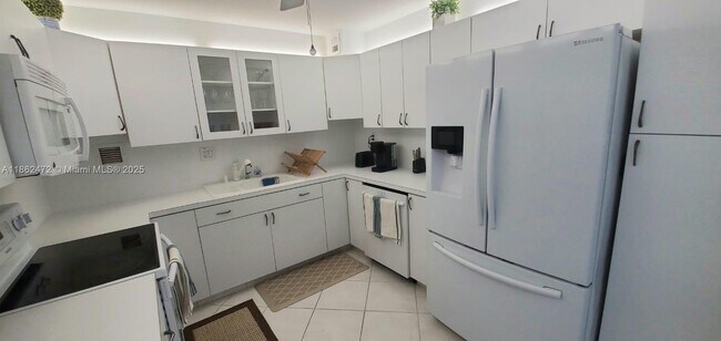 Photo - 2450 NE 135th St Unidad 803
