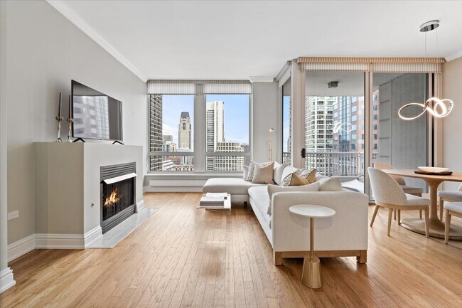 Photo - 55 E Erie St Unidad 3202