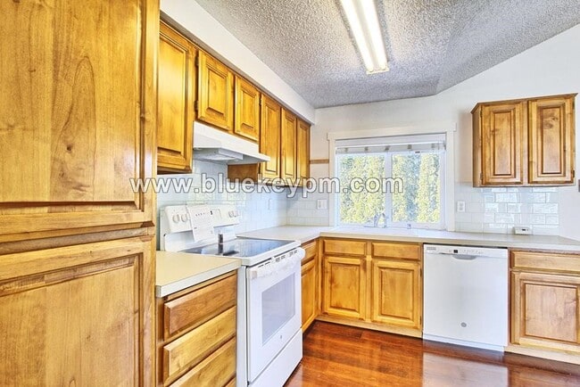 Photo - 3 Bed, 2.5 Baths Home with Family Room and Office in Mt. Vista