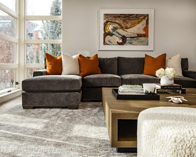 Photo - 704 E Hyman Ave