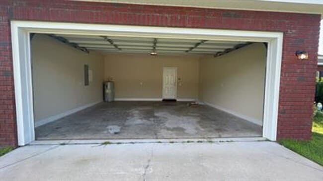 Photo - 241 Miller St NE