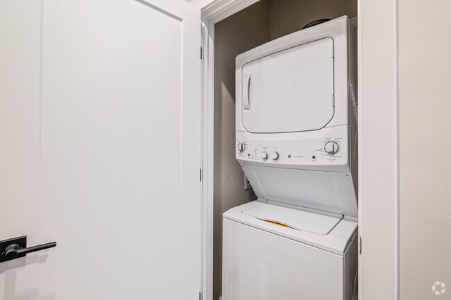 1BR, 1BA - 653SF - Laundry