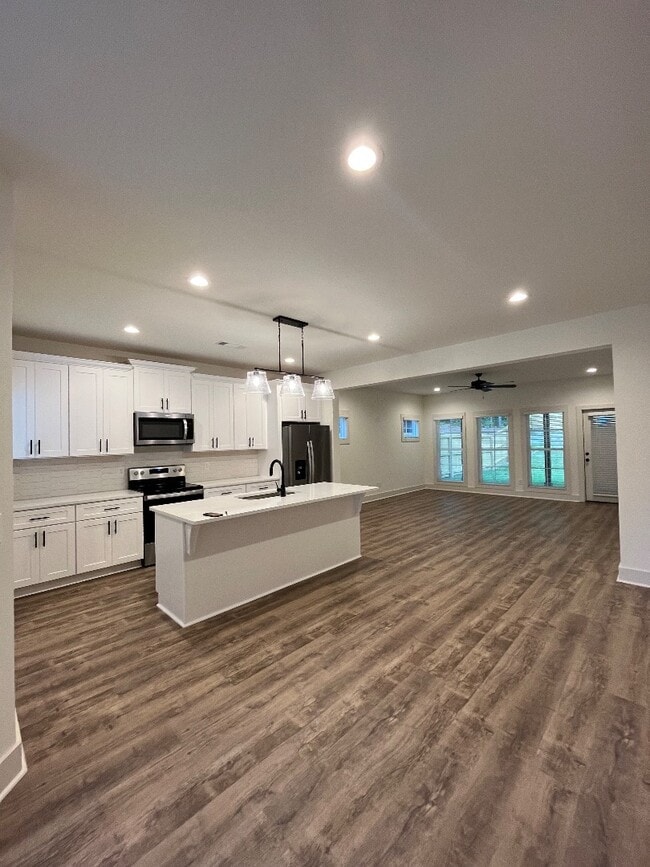 Photo - 872 Village Dr