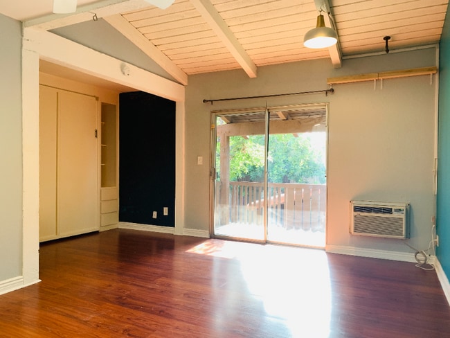 Building Photo - 1040 W MacArthur Blvd