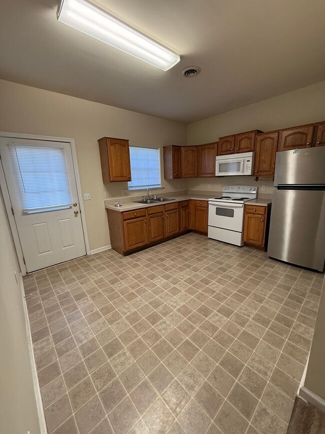 Building Photo - 3494 Linden St Unit 3494 #1 Lower