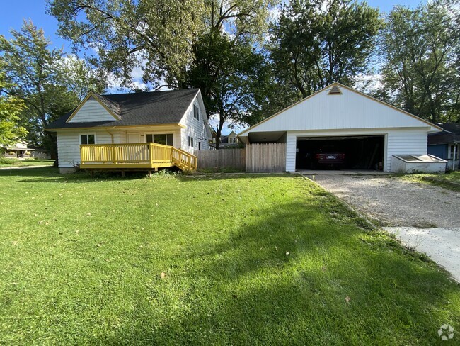 Building Photo - 2940 Butternut St Rental