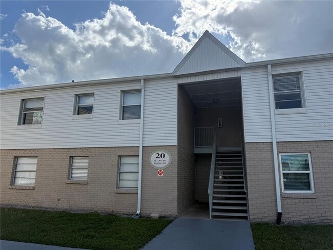 Building Photo - 7210 N Manhattan Ave Unit 2011