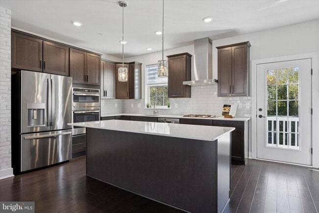 Photo - 138 Livingston Ln