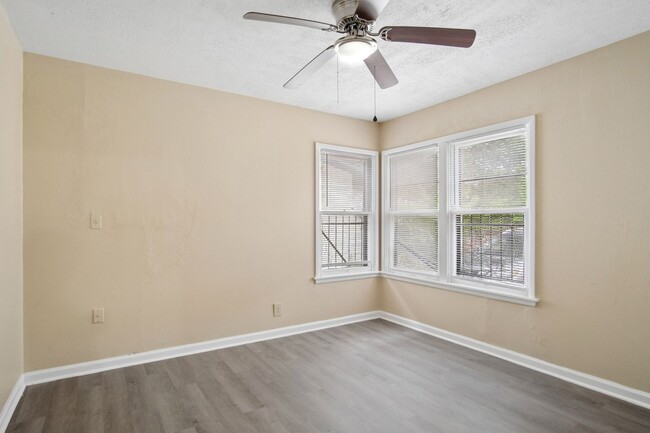 Photo - Close to Local Amenities and Downtown