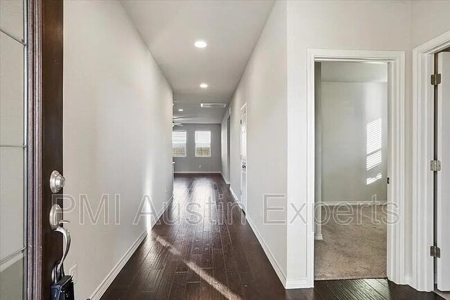 Photo - 405 Coba St