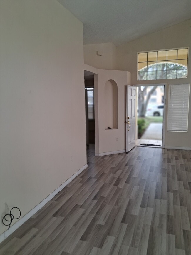 Photo - 2563 Davenport Cir