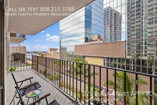 225 Queen St