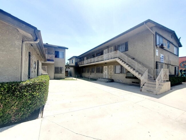 Photo - 1926 -1930 W. Jefferson Blvd.