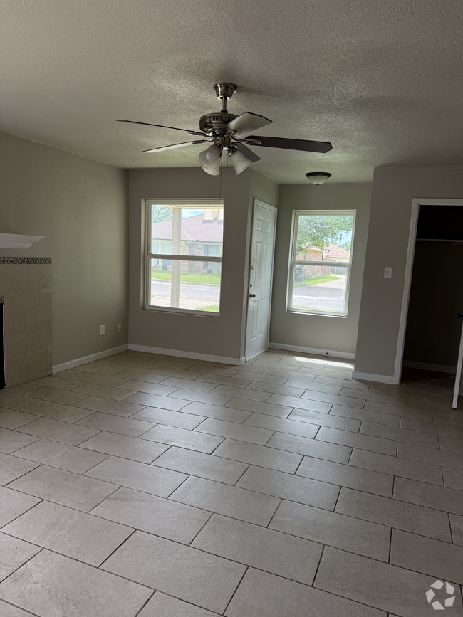 Building Photo - 2331/2333 Lido Lane Unit 2333 Rental