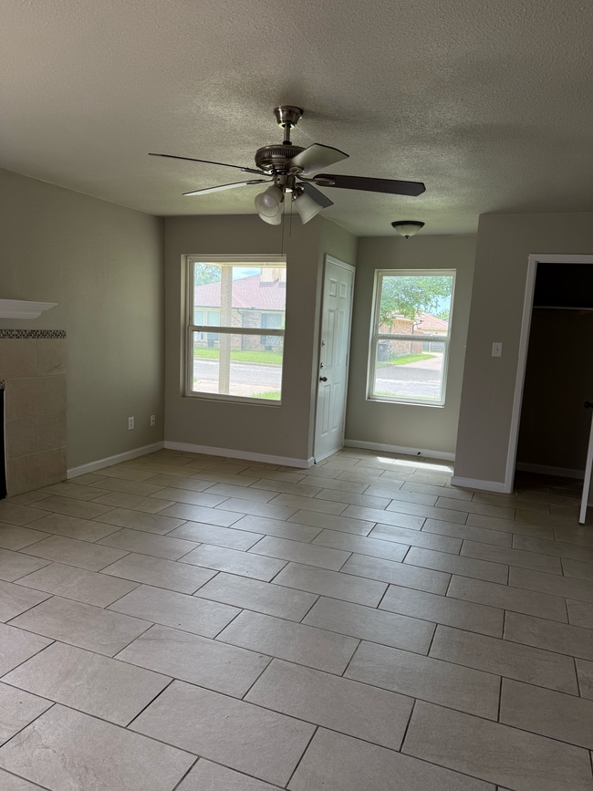 Building Photo - 2331/2333 Lido Lane Unit 2333 Rental