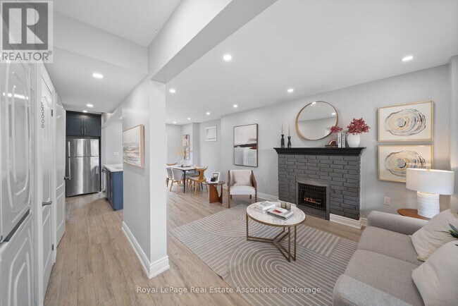 Photo - 305 Weir St N