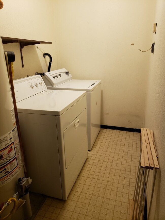 Building Photo - Cr1410 Unit 1410