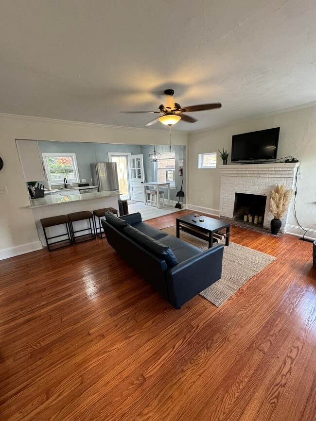 Photo - 9525 Sherwood Pl