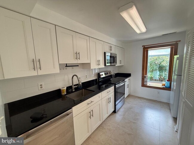 Photo - 922 Montgomery Ave