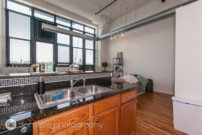 Photo - 1224 W Van Buren St