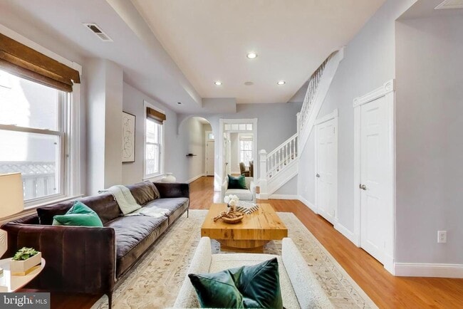 Photo - 1006 Otis Pl NW