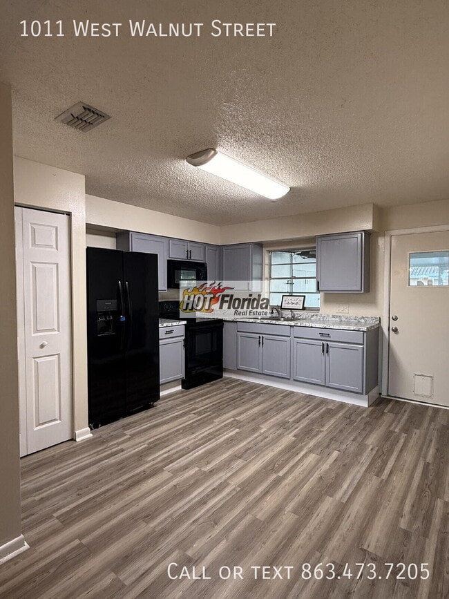 1011 W Walnut St