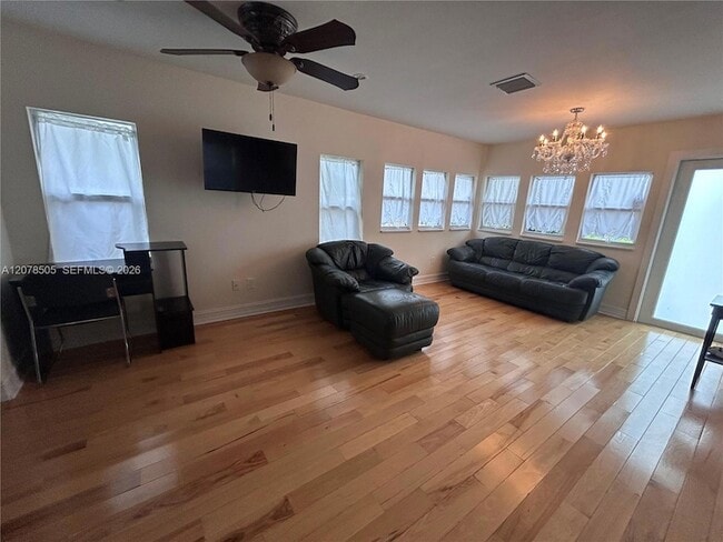 Photo - 413 S K St