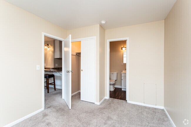 1BR, 1BA - 450 SF
