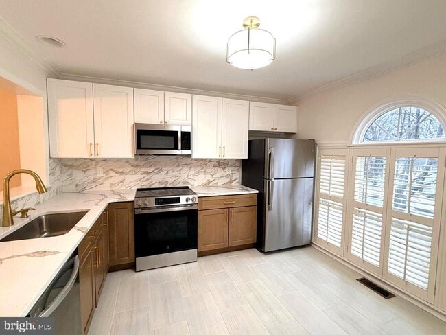 Building Photo - 2305 Westfield Ct