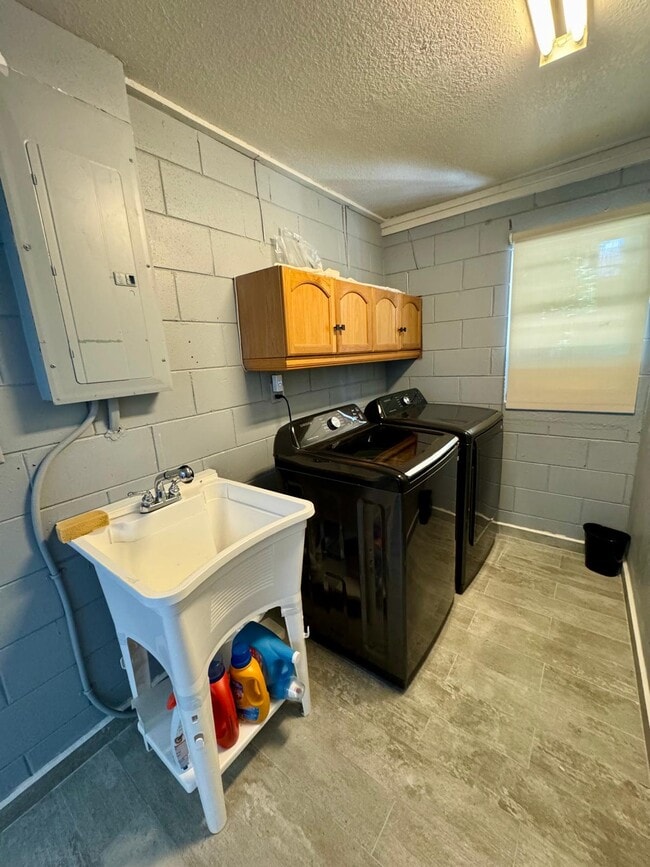 Photo - 516 Hickorywood Ave