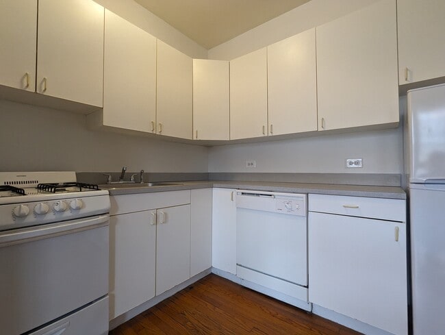 Photo - 812 W Waveland Ave Unit 14