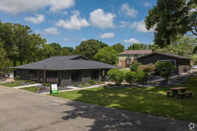 Leasing Office - Richmond Hills Apartments