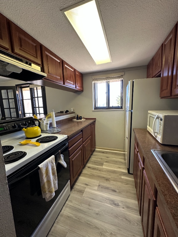 Photo - 1098 Fontmore Rd