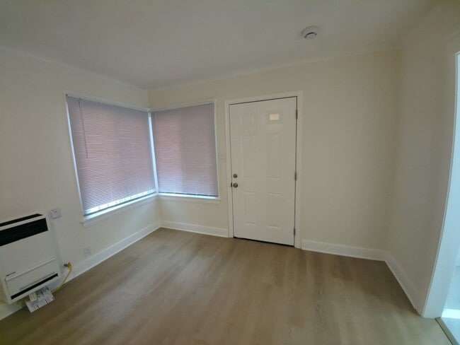 Photo - 4215-4217 S Budlong Ave Unidad 4215